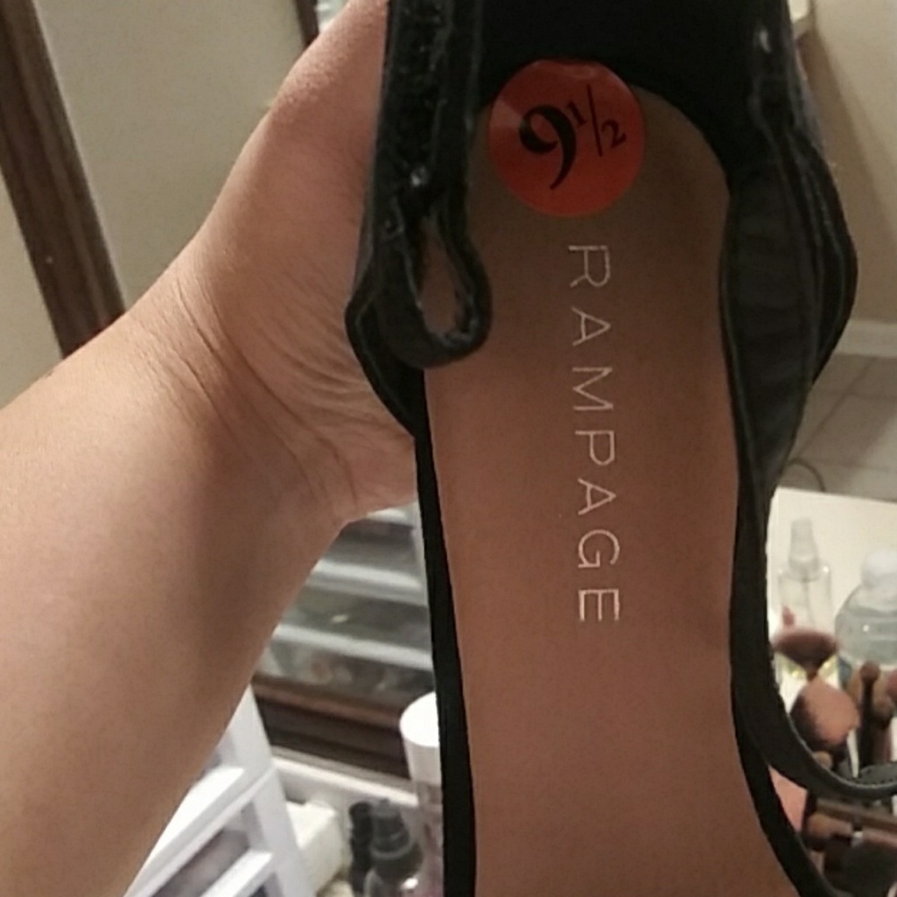 Heels - Picture 3 of 3